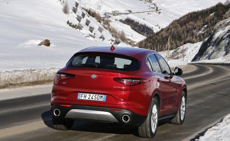 2018 Alfa Romeo Stelvio Rear Wallpapers 450x275 (16)