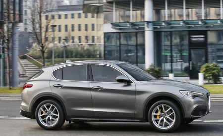 2018 Alfa Romeo Stelvio Side Wallpapers 450x275 (25)