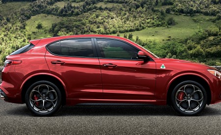 2018 Alfa Romeo Stelvio Side Wallpapers 450x275 (5)