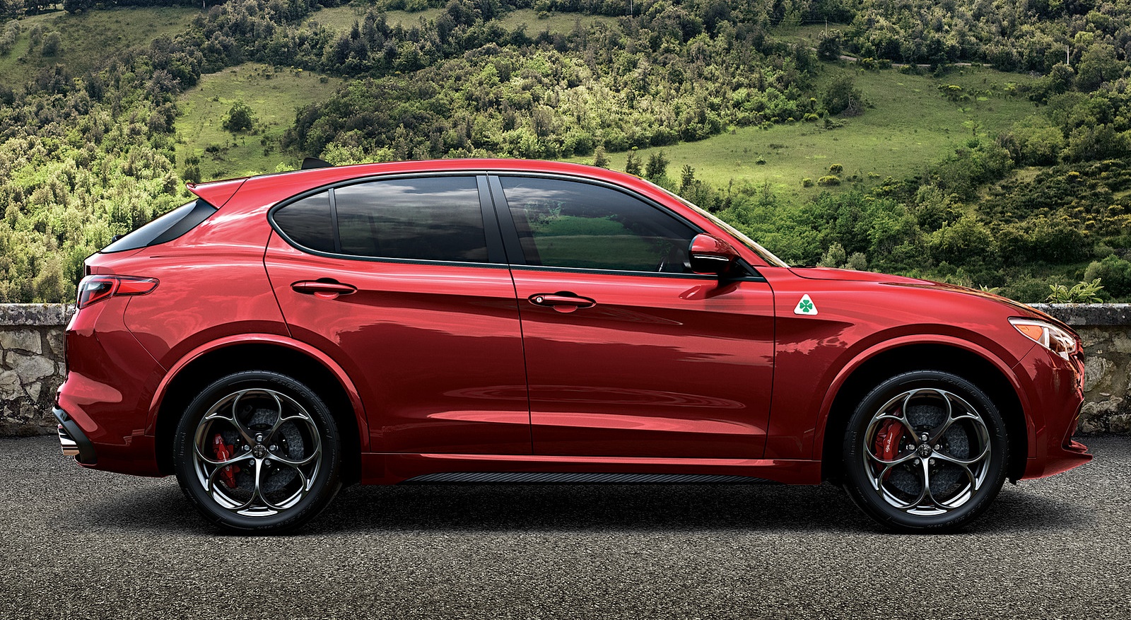 2018 Alfa Romeo Stelvio Side Wallpapers (5)