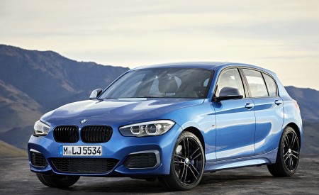 2018 BMW M140i xDrive Front Three-Quarter Wallpapers 450x275 (12)