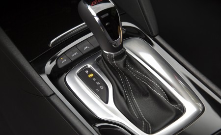 2018 Buick Regal GS Interior Detail Wallpapers 450x275 (28)