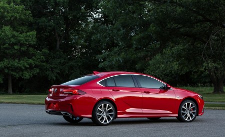 2018 Buick Regal GS Rear Three-Quarter Wallpapers 450x275 (15)