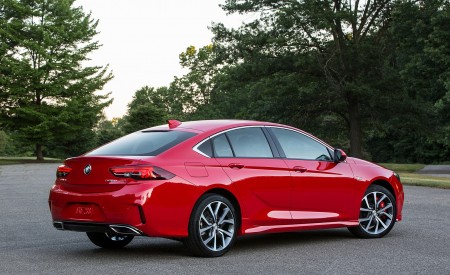2018 Buick Regal GS Rear Three-Quarter Wallpapers 450x275 (14)
