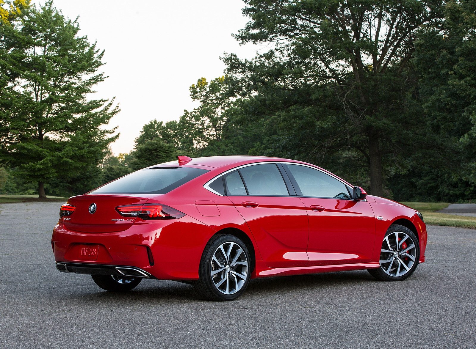2018 Buick Regal GS Rear Three-Quarter Wallpapers (14)