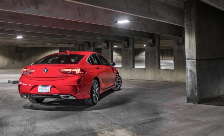 2018 Buick Regal GS Rear Wallpapers 450x275 (20)