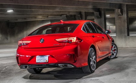 2018 Buick Regal GS Rear Wallpapers 450x275 (19)