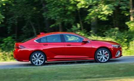 2018 Buick Regal GS Side Wallpapers 450x275 (10)