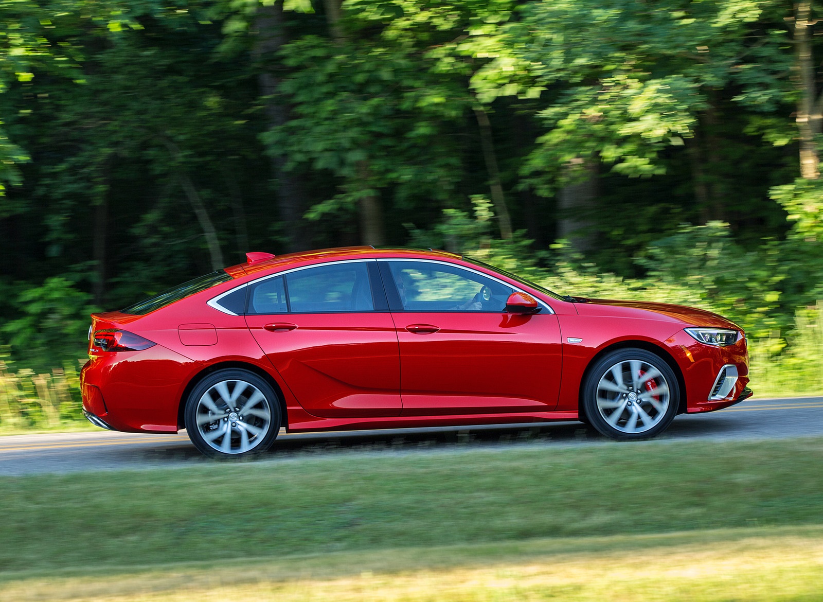 2018 Buick Regal GS Side Wallpapers (10)