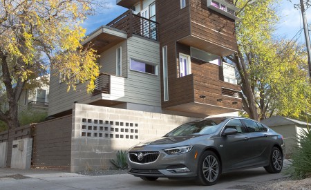 2018 Buick Regal Sportback Front Three-Quarter Wallpapers 450x275 (10)