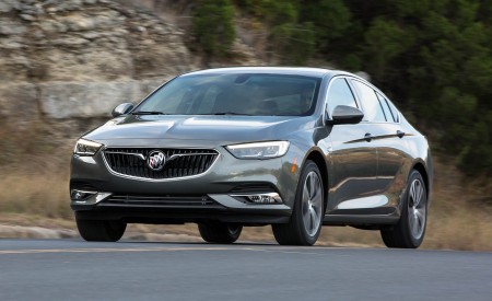 2018 Buick Regal Sportback Front Three-Quarter Wallpapers 450x275 (6)