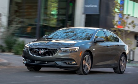 2018 Buick Regal Sportback Front Three-Quarter Wallpapers 450x275 (5)