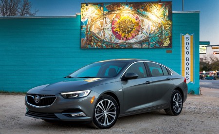 2018 Buick Regal Sportback Front Three-Quarter Wallpapers 450x275 (7)