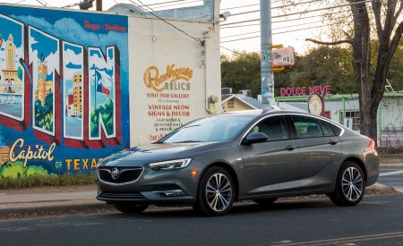 2018 Buick Regal Sportback Front Three-Quarter Wallpapers 450x275 (9)