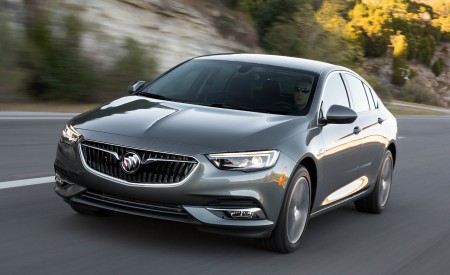 2018 Buick Regal Sportback Front Three-Quarter Wallpapers 450x275 (4)