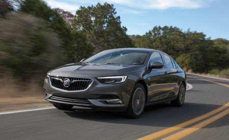 2018 Buick Regal Sportback Front Three-Quarter Wallpapers 450x275 (3)