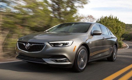 2018 Buick Regal Sportback Front Three-Quarter Wallpapers 450x275 (2)