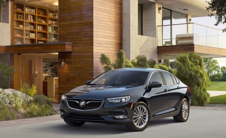 2018 Buick Regal Sportback Front Three-Quarter Wallpapers 450x275 (8)