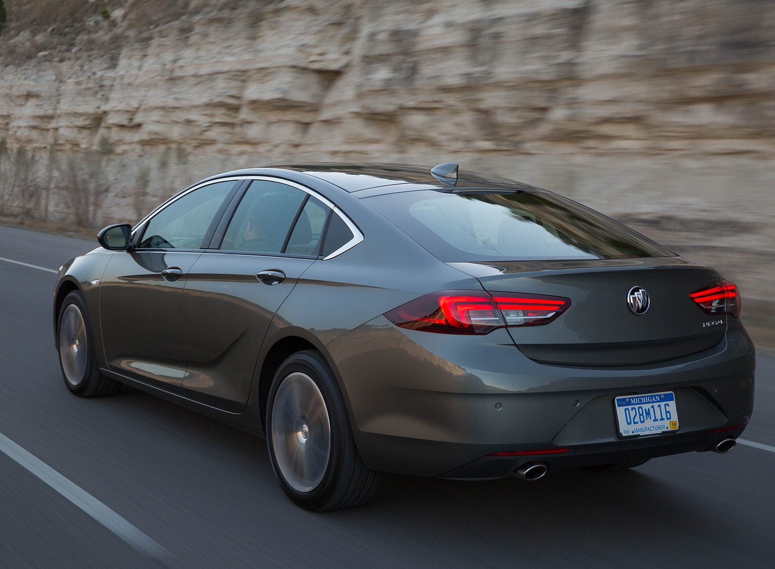 2018 Buick Regal Sportback Rear Three-Quarter Wallpapers (11)