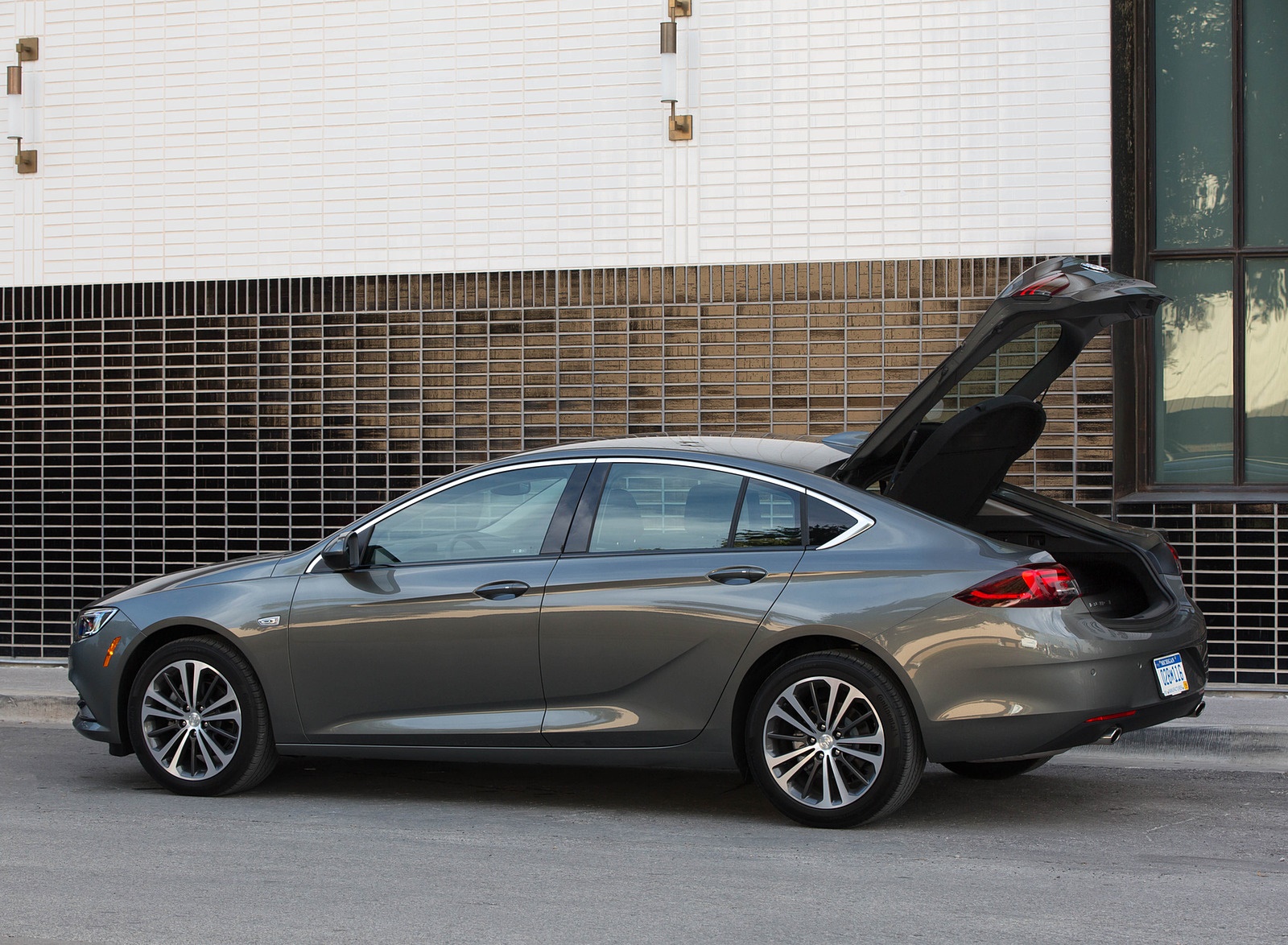 2018 Buick Regal Sportback Side Wallpapers (15)