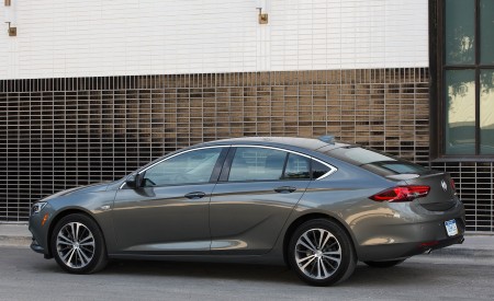 2018 Buick Regal Sportback Side Wallpapers 450x275 (16)