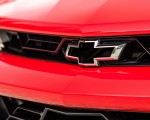 2018 Chevrolet Camaro ZL1 1LE Badge Wallpapers 150x120 (17)