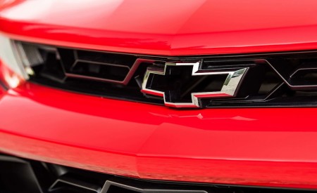 2018 Chevrolet Camaro ZL1 1LE Badge Wallpapers 450x275 (17)