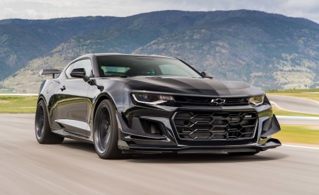 2018 Chevrolet Camaro ZL1 1LE Front Three-Quarter Wallpapers 450x275 (28)