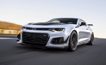 2018 Chevrolet Camaro ZL1 1LE Front Three-Quarter Wallpapers 450x275 (47)