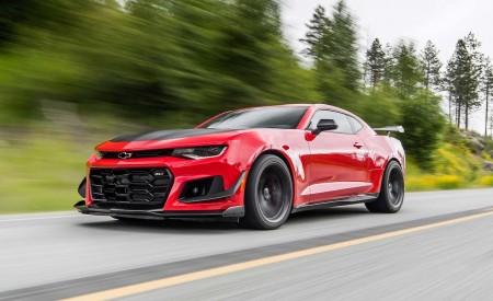 2018 Chevrolet Camaro ZL1 1LE Front Three-Quarter Wallpapers 450x275 (4)