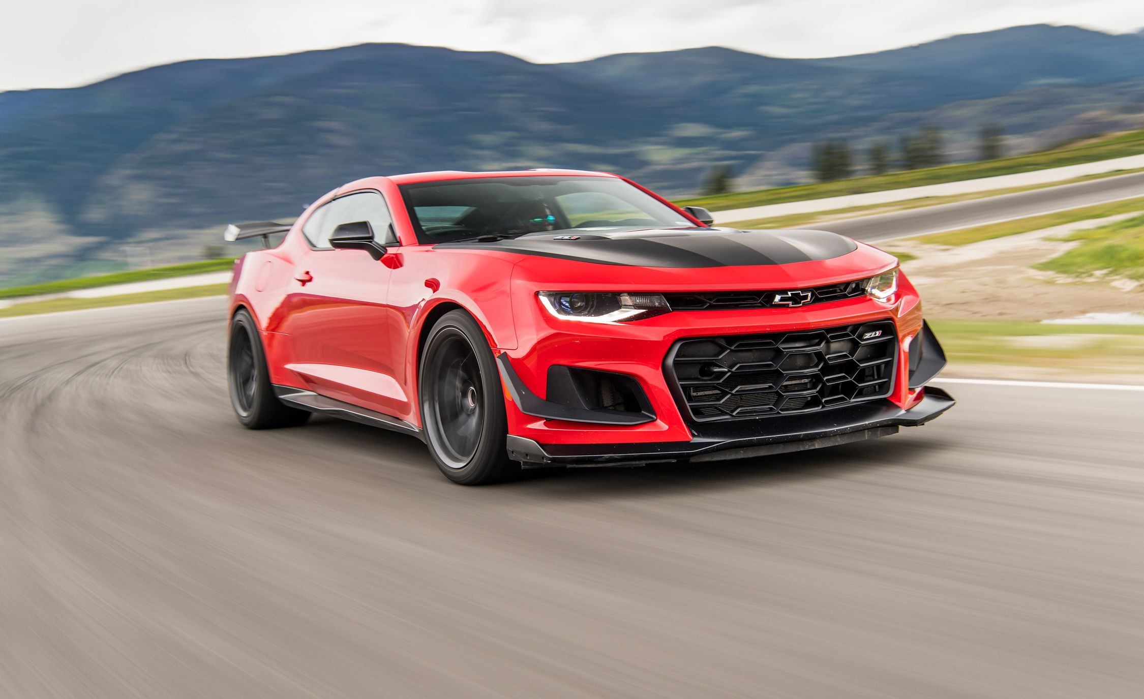 2018 Chevrolet Camaro ZL1 1LE Front Three-Quarter Wallpapers (3)