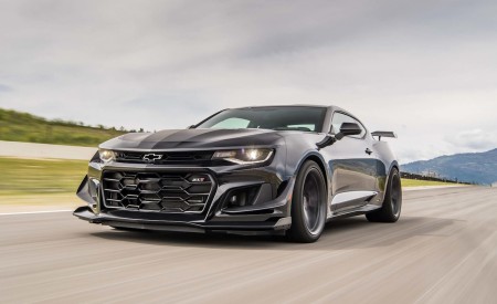 2018 Chevrolet Camaro ZL1 1LE Front Three-Quarter Wallpapers 450x275 (26)