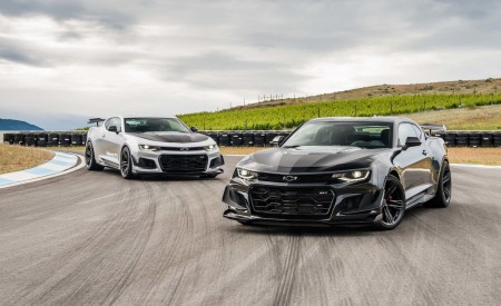 2018 Chevrolet Camaro ZL1 1LE Front Three-Quarter Wallpapers 450x275 (25)