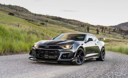 2018 Chevrolet Camaro ZL1 1LE Front Three-Quarter Wallpapers 450x275 (30)