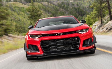 2018 Chevrolet Camaro ZL1 1LE Front Wallpapers 450x275 (2)