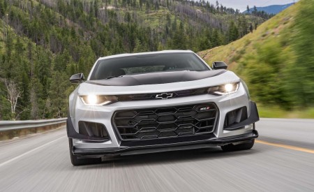 2018 Chevrolet Camaro ZL1 1LE Front Wallpapers 450x275 (48)