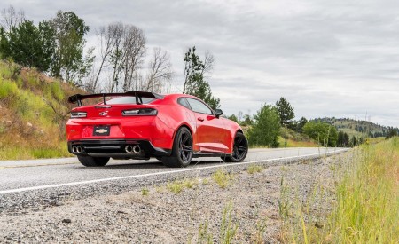 2018 Chevrolet Camaro ZL1 1LE Rear Three-Quarter Wallpapers 450x275 (15)