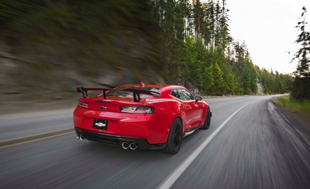 2018 Chevrolet Camaro ZL1 1LE Rear Three-Quarter Wallpapers 450x275 (10)
