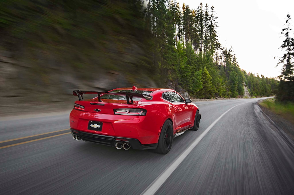 2018 Chevrolet Camaro ZL1 1LE Rear Three-Quarter Wallpapers (10)