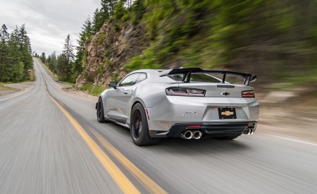 2018 Chevrolet Camaro ZL1 1LE Rear Three-Quarter Wallpapers 450x275 (44)