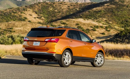 2018 Chevrolet Equinox 1.5T Premier Rear Three-Quarter Wallpapers 450x275 (56)