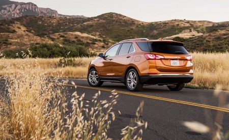 2018 Chevrolet Equinox 1.5T Premier Rear Three-Quarter Wallpapers 450x275 (57)