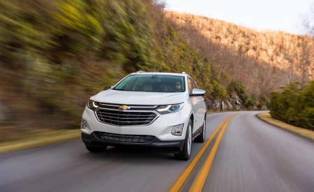 2018 Chevrolet Equinox Front Three-Quarter Wallpapers 450x275 (16)