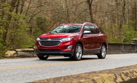 2018 Chevrolet Equinox Front Three-Quarter Wallpapers 450x275 (5)