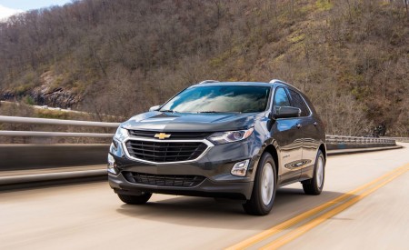 2018 Chevrolet Equinox Front Three-Quarter Wallpapers 450x275 (33)