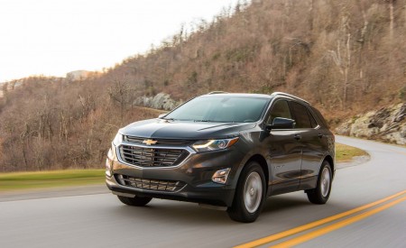 2018 Chevrolet Equinox Front Three-Quarter Wallpapers 450x275 (34)
