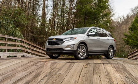 2018 Chevrolet Equinox Front Three-Quarter Wallpapers 450x275 (71)