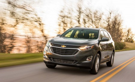 2018 Chevrolet Equinox Front Three-Quarter Wallpapers 450x275 (35)