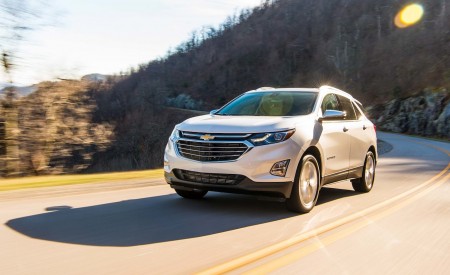 2018 Chevrolet Equinox Front Three-Quarter Wallpapers 450x275 (22)