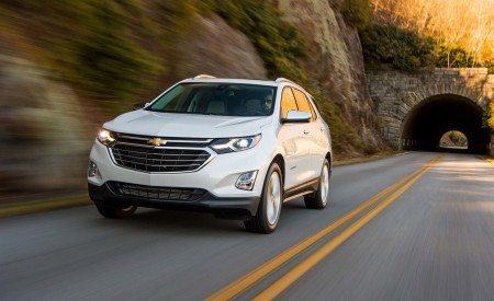 2018 Chevrolet Equinox Front Three-Quarter Wallpapers 450x275 (17)